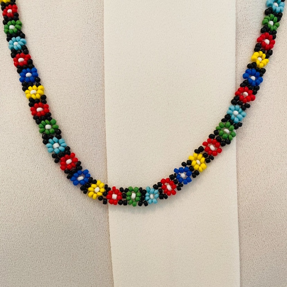 Flower bead necklace - Picture 2 of 4
